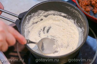 Запеканка блинная с фаршем и сырным соусом бешамель