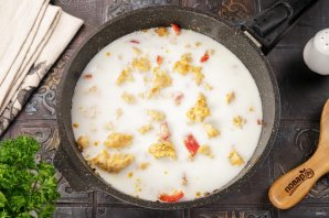 Фрикасе из курицы со сметаной Фрикасе из курицы со сметаной