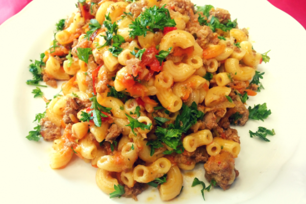 Макароны с фаршем и овощами на сковороде Макароны с фаршем и овощами на сковороде