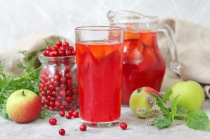 Компот из брусники и яблок Компот из брусники и яблок