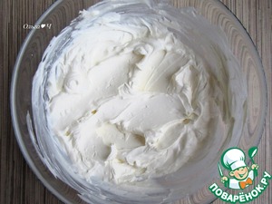 Белковый бисквитный рулет с хурмой Белковый бисквитный рулет с хурмой