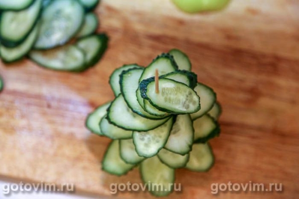 Елочка из огурцов Елочка из огурцов
