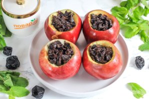 Яблоки фаршированные черносливом Яблоки фаршированные черносливом
