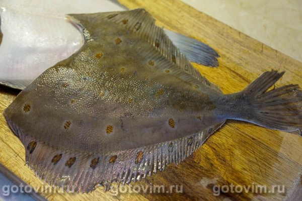 Камбала, жаренная на сковороде с луком