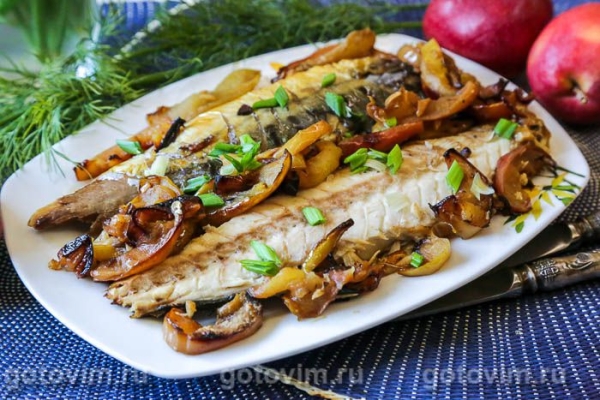 Скумбрия с яблоками, запеченная в рукаве Скумбрия с яблоками, запеченная в рукаве
