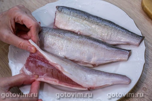 Пелядь, жаренная в панировке с манкой в мультиварке