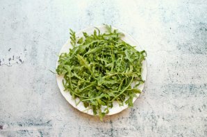 Теплый салат из рукколы и говядины Теплый салат из рукколы и говядины