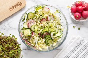 Салат с пекинской капустой и редиской Салат с пекинской капустой и редиской