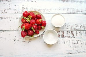 Рубиновое варенье из клубники Рубиновое варенье из клубники