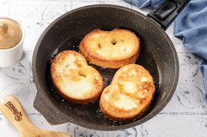 Гренки с молоком и яйцом