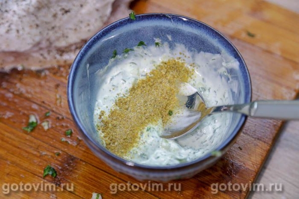 Пикша в микроволновке на луковой подушке