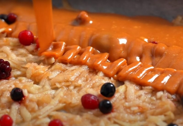 Сочный рулет из яблок на медовом тесте: рецепт-шедевр за 25 минут. Не описать словами, как вкусно Сочный рулет из яблок на медовом тесте: рецепт-шедевр за 25 минут. Не описать словами, как вкусно