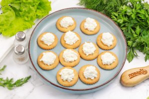 Канапе на крекерах на праздничный стол Канапе на крекерах на праздничный стол