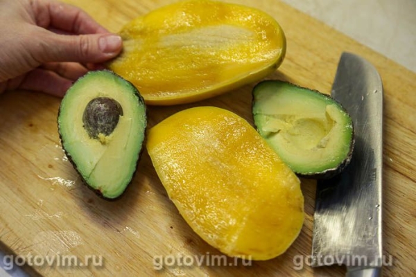 Салат из курицы с манго и авокадо Салат из курицы с манго и авокадо