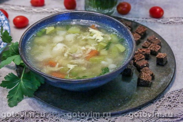 Кудрявый куриный суп с вермишелью, овощами и сырым яйцом (без картошки) Кудрявый куриный суп с вермишелью, овощами и сырым яйцом (без картошки)