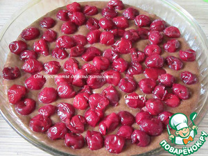 Шоколадный пирог с вишней