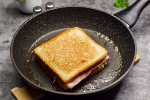 Сэндвич "Крок-мадам" Сэндвич "Крок-мадам"