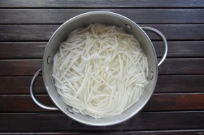 Удон с говядиной в устричном соусе Удон с говядиной в устричном соусе