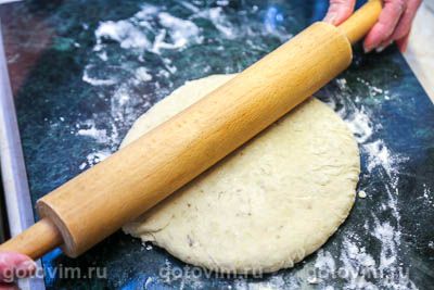 Постные рогалики из бананового теста с арахисом