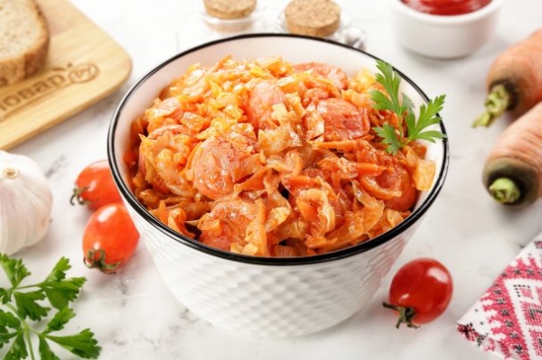 Тушеная капуста с сосисками Тушеная капуста с сосисками