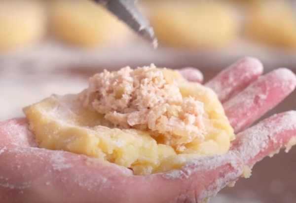 Возьмите картофель и фарш. Нежные картофельные зразы, которые тают во рту: готовлю это блюдо на обед или ужин. Возьмите картофель и фарш. Нежные картофельные зразы, которые тают во рту: готовлю это блюдо на обед или ужин.