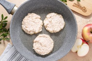 Драники из яблок Драники из яблок