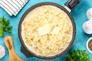 Фарфалле с курицей в сливочном соусе Фарфалле с курицей в сливочном соусе