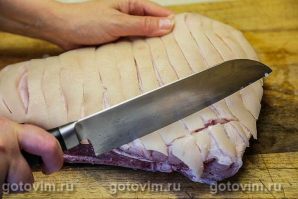 Свинина, запеченная в средиземноморском маринаде из помидоров и каперсов Свинина, запеченная в средиземноморском маринаде из помидоров и каперсов