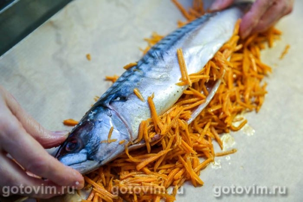 Скумбрия в фольге, запеченная на морковной подушке с апельсином Скумбрия в фольге, запеченная на морковной подушке с апельсином