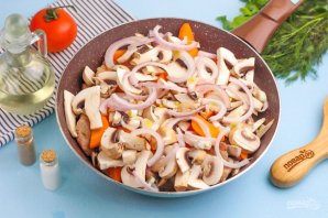 Тушеное мясо с грибами Тушеное мясо с грибами