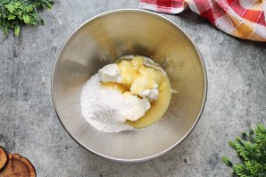 Шоколадный торт с малиной и голубикой