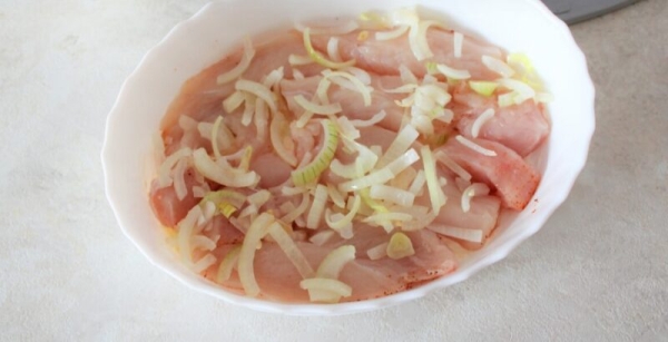 И никаких котлет не надо. Сочное и вкусное угощение из курицы: рецепт элементарный И никаких котлет не надо. Сочное и вкусное угощение из курицы: рецепт элементарный