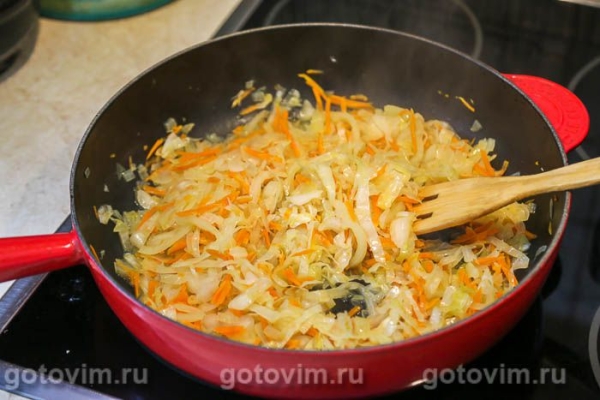 Мясные щи с фасолью, квашеной и свежей капустой