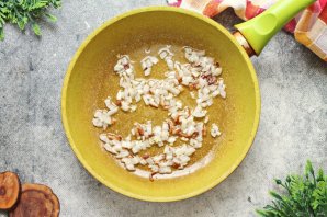 Говяжья печень, тушенная в сметане Говяжья печень, тушенная в сметане