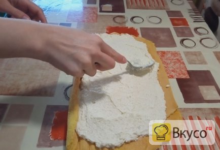 Бисквитный рулет с кремом из сгущенки и сливочного масла Бисквитный рулет с кремом из сгущенки и сливочного масла