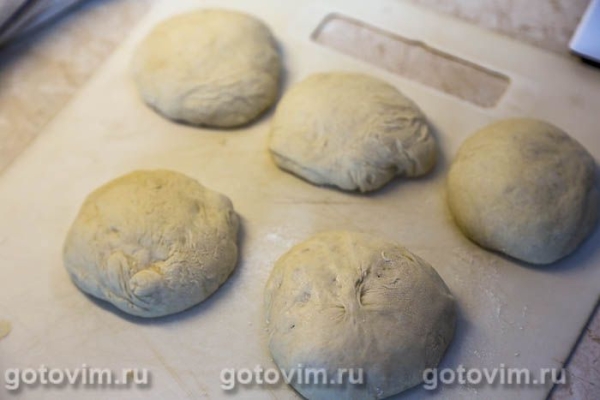 Булочка-плетенка с котлетой