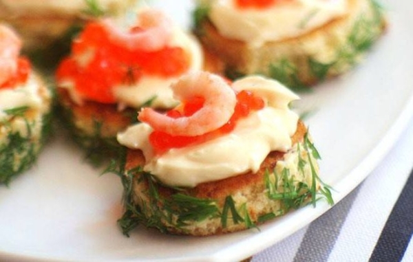 Бутерброды с творожным сыром и креветками Бутерброды с творожным сыром и креветками