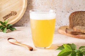 Домашний квас из черного хлеба на сухих дрожжах Домашний квас из черного хлеба на сухих дрожжах