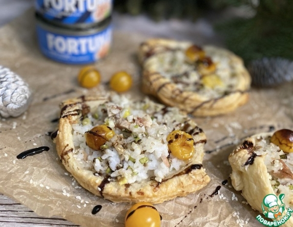 Слойки с тунцом рисом и помидорами черри Слойки с тунцом рисом и помидорами черри