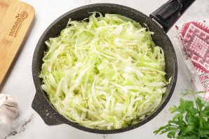 Тушеная капуста с сосисками Тушеная капуста с сосисками