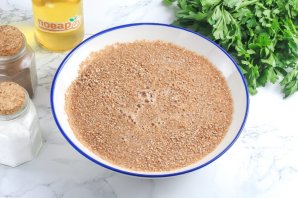 Пшеничная каша на воде в кастрюле