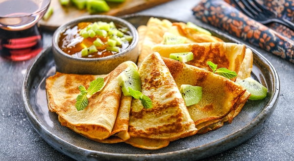 Блины на кефире, молоке и сметане, пошаговый рецепт с фото на 284 ккал Блины на кефире, молоке и сметане, пошаговый рецепт с фото на 284 ккал