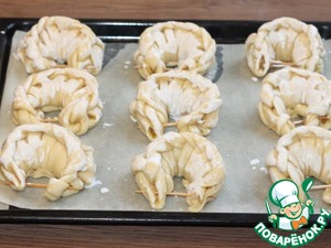 Плетеные булочки на молоке с начинкой