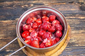 Варенье из клубники с белым шоколадом