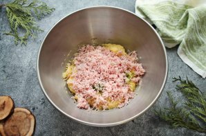 Картофельные котлеты с сыром и ветчиной Картофельные котлеты с сыром и ветчиной