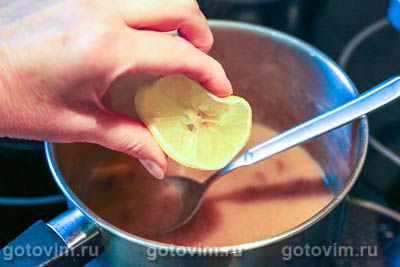 Стейки из свиной шеи с соусом из изюма и горчицы Стейки из свиной шеи с соусом из изюма и горчицы