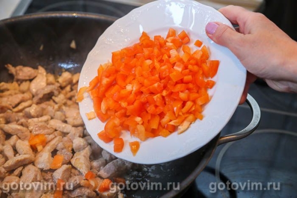 Свиная поджарка со сливой