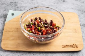 Салат из фасоли по-болгарски