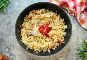 Капуста со свининой