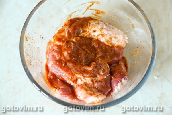 Свинина «Медвежья лапа» с начинкой из сладкого перца с чили и моцареллой Свинина «Медвежья лапа» с начинкой из сладкого перца с чили и моцареллой